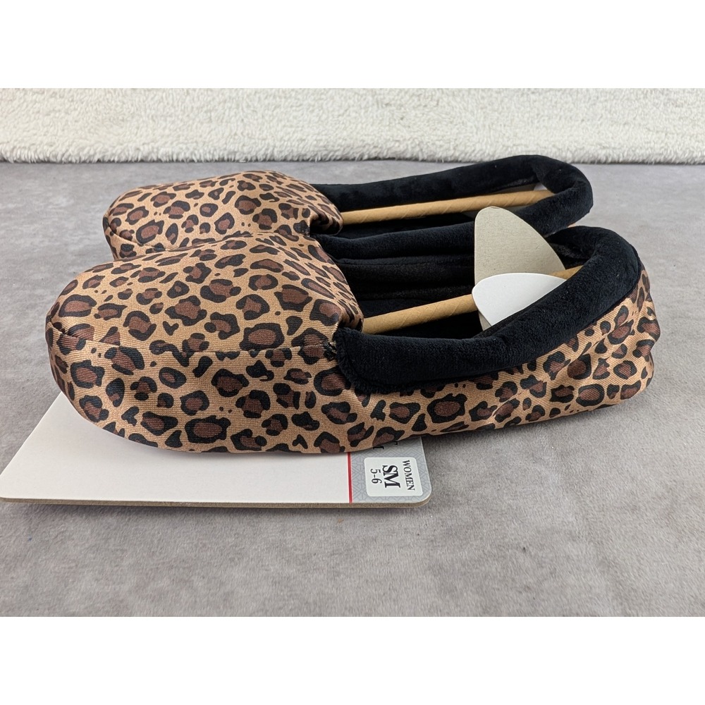 Isotoner Leopard Print Ballet Slippers Women SM 5-6 Memory Foam Suede Sole NWOB
